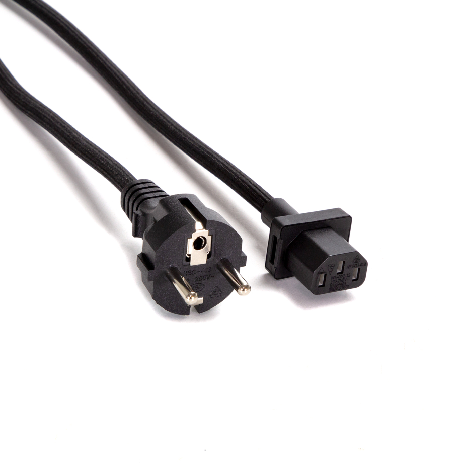 Stromkabel IEC C13 EU Stecker schwarz